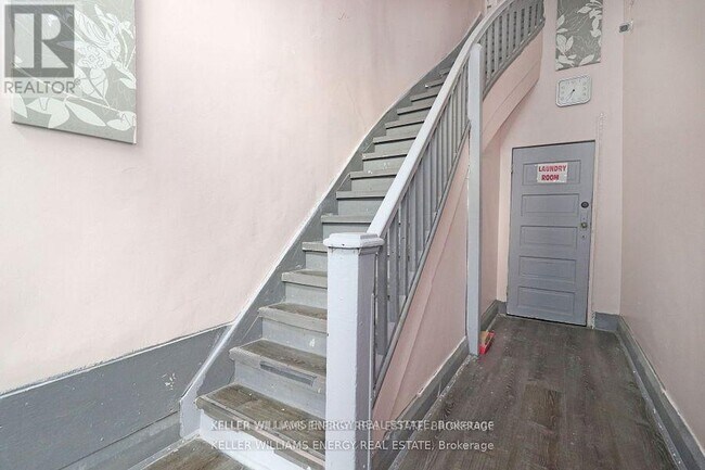 Photo du bâtiment - 84 Simcoe St N