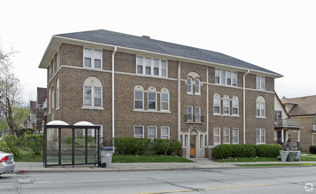 Foto del edificio - 3070 N Oakland Ave