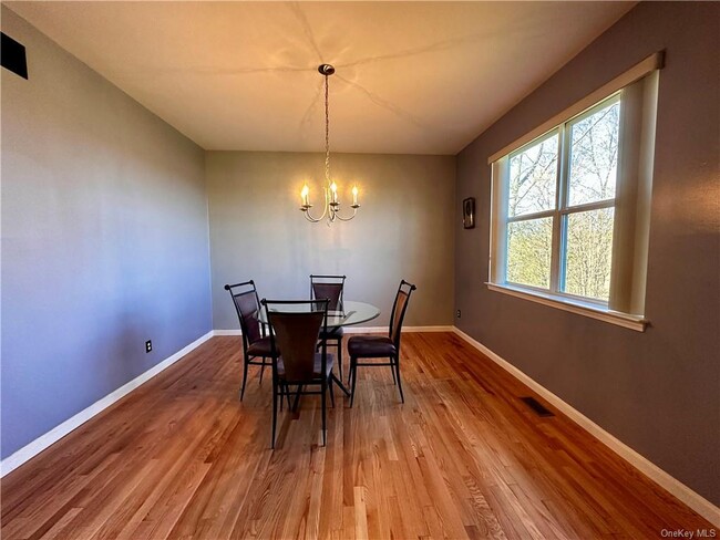 Building Photo - 9 Bridle Ct