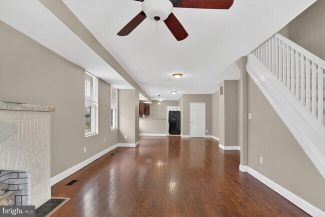 Foto del edificio - 3300 Dudley Ave