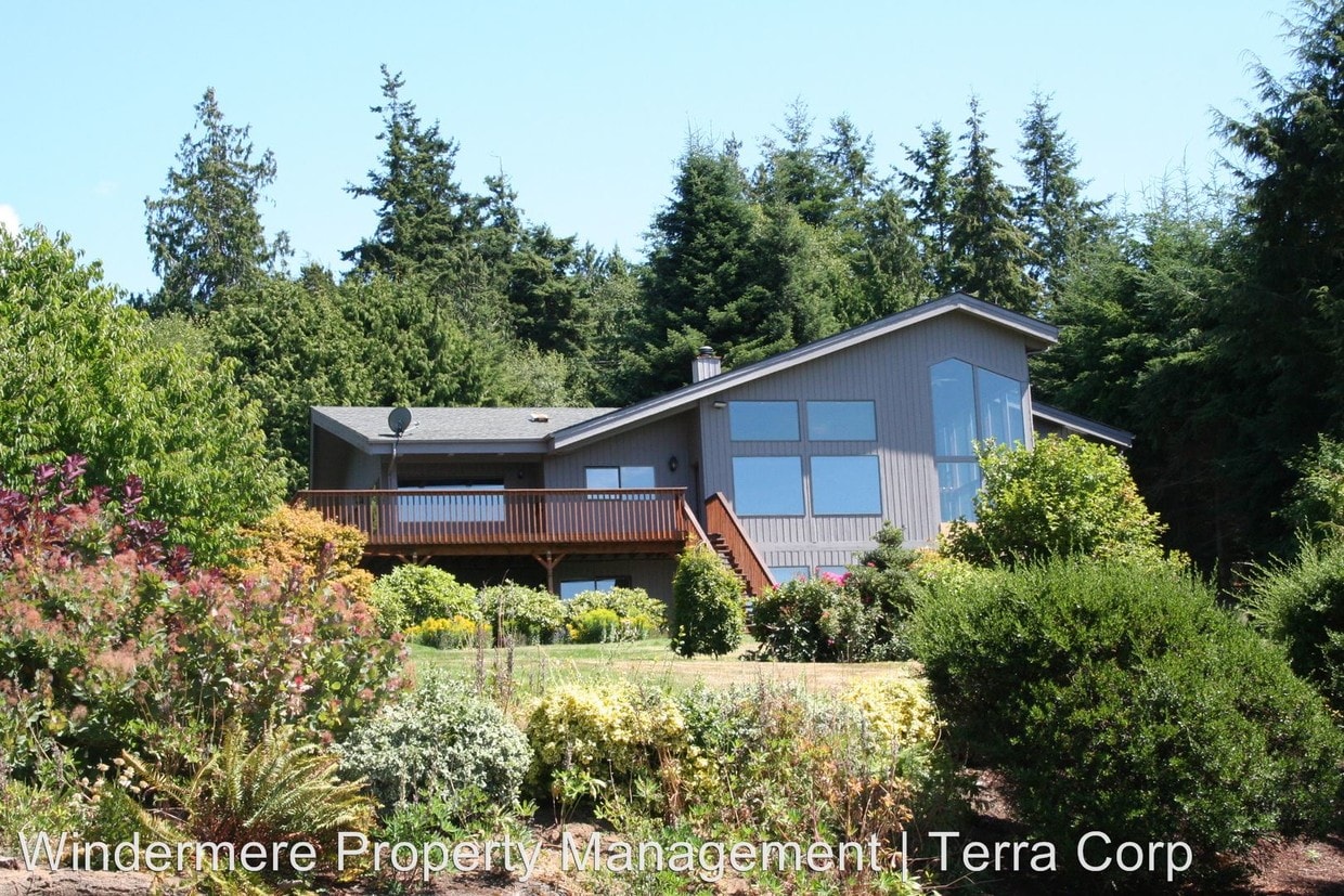 Primary Photo - 4 br, 2.5 bath House - 3720 Biz Point Road