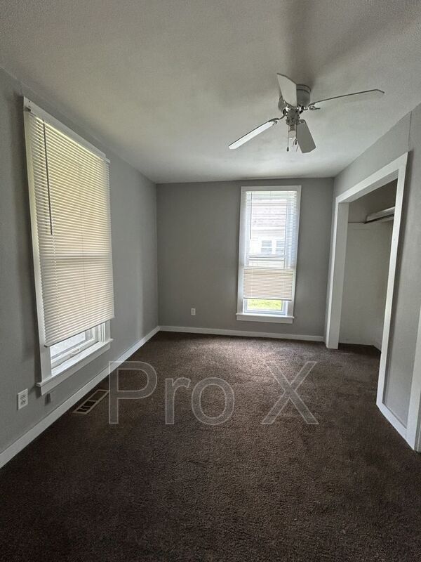 Foto del edificio - 406 S Joplin St