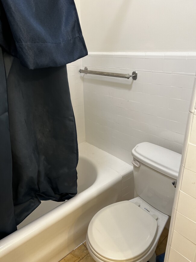 Bathtub - 2121 James M Wood Blvd