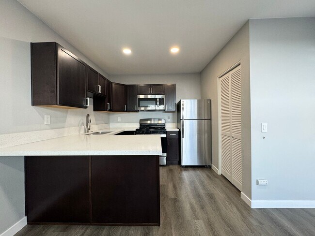 Foto del edificio - AVAILABLE NOW!! Charming 1 Bed/ 1 Bath Apa...