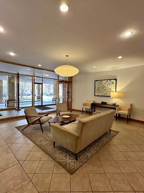 Foto del edificio - 1516 Hinman Ave