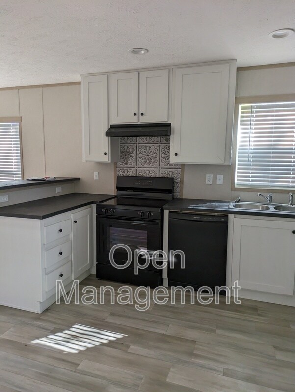 Foto del edificio - 2710 N Farm Rd 137