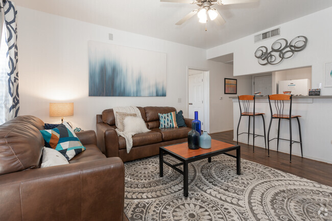 2BR, 2BA - 793 SF - Campus Crossings at Star Pass