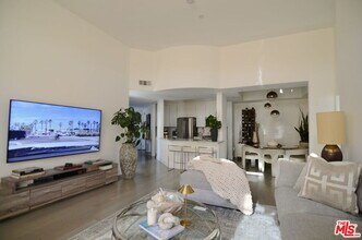 Building Photo - 5703 Laurel Canyon Blvd