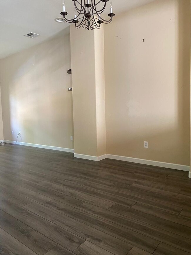 Building Photo - 811 Batista Dr