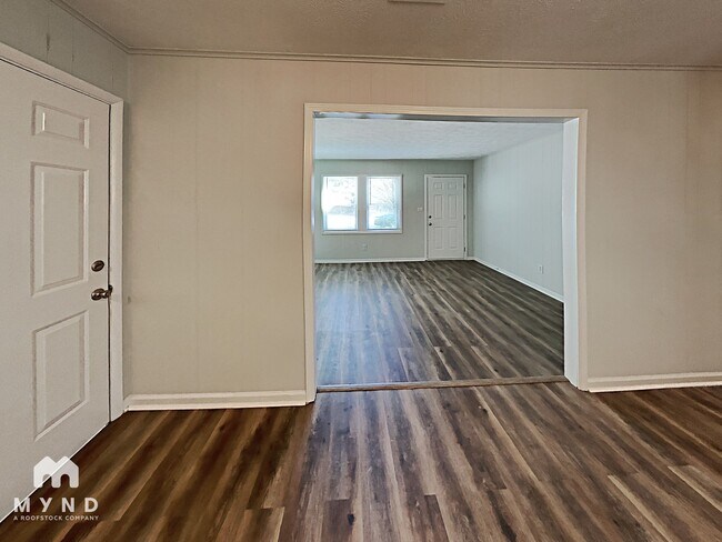 Foto del edificio - 6100 Shadow Glen Ct SW