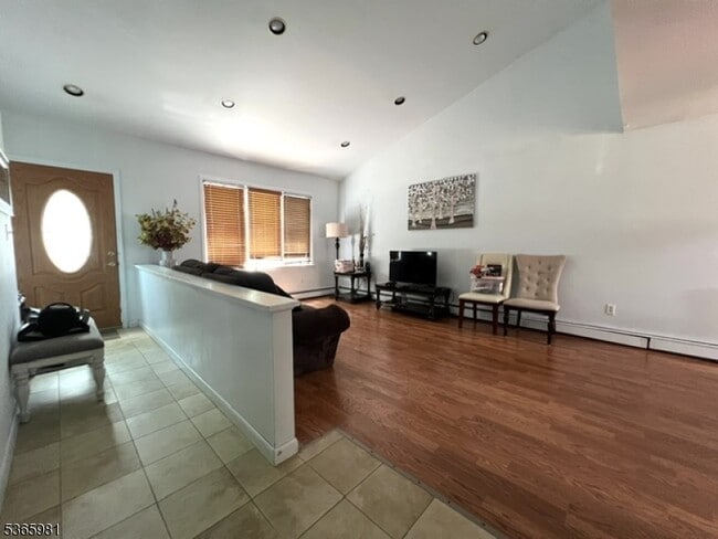 Building Photo - 35 Ashwood Dr