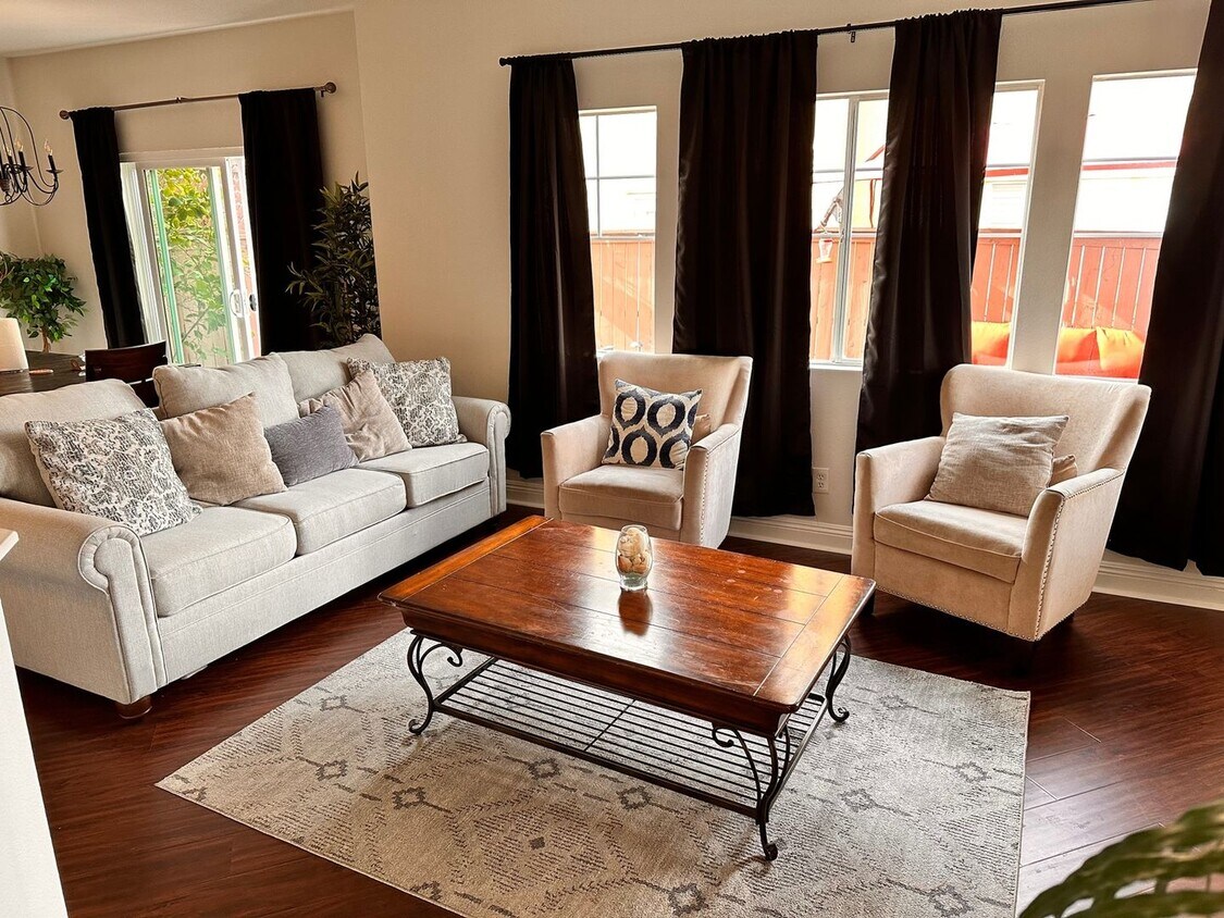 Foto principal - 3 Bedroom Townhome in Murrieta