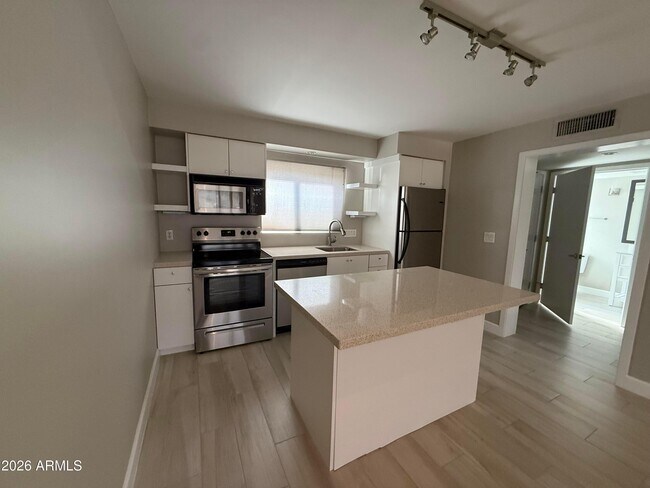 Foto del edificio - 7601 E 2nd St