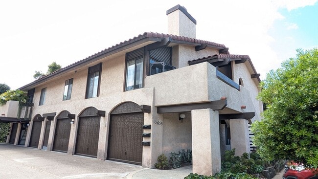 Building Photo - One bed plus office - Second floor - Corne...