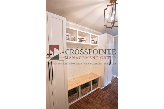 Building Photo - Recently remodeled South Tyler Home with Mother in Law Suite