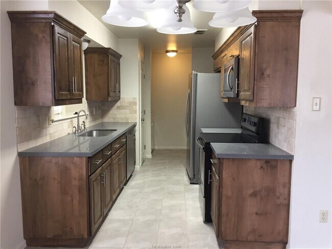 Foto del edificio - 905 Balcones Dr