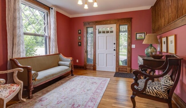 Foto del edificio - 1715 Cedar Ln
