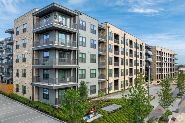 Building Photo - The Briarly