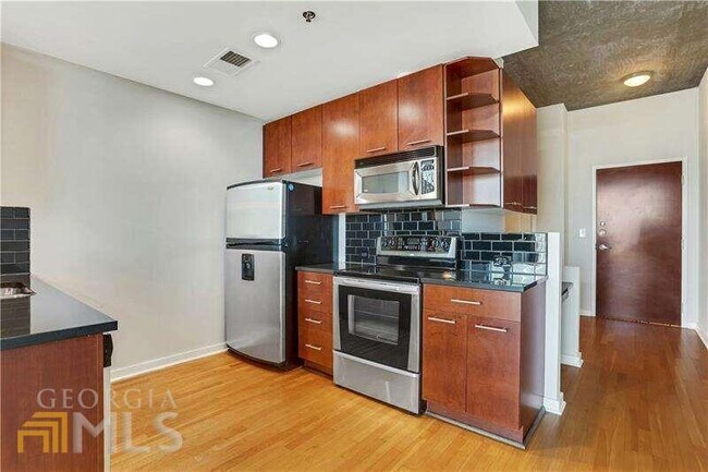 Foto del edificio - 3324 Peachtree Rd NE