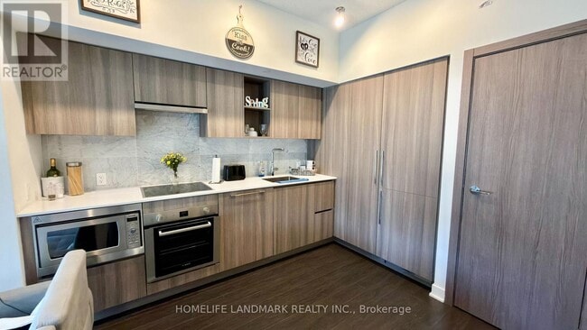 Photo du bâtiment - 19 Bathurst St