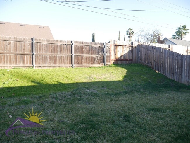 Building Photo - 2 Bed 1 Bath 827 Sq. Ft. Citrus Heights Duplex in Sunrise Estates