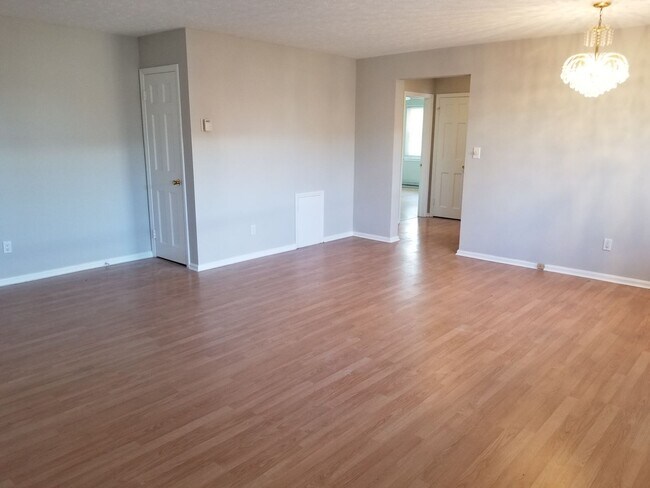 Foto del edificio - 13789 Cedar Rd