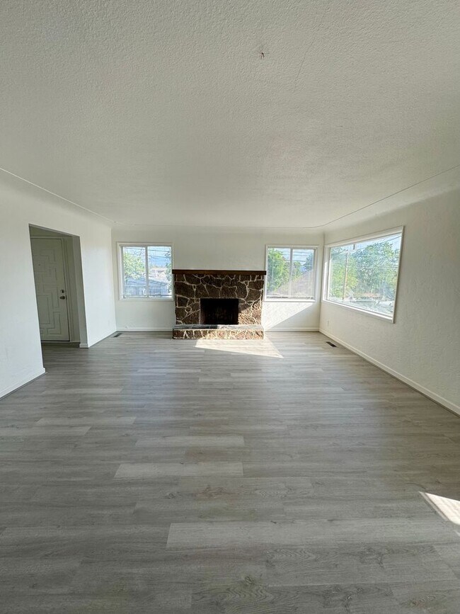 Foto del edificio - Completely Remodeled House!