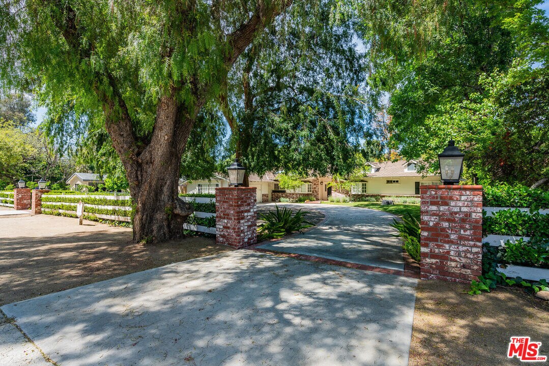 Primary Photo - 23547 Long Valley Rd