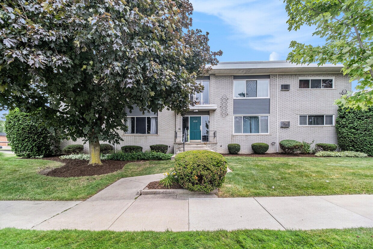 Foto principal - 4910 Briarwood Ave