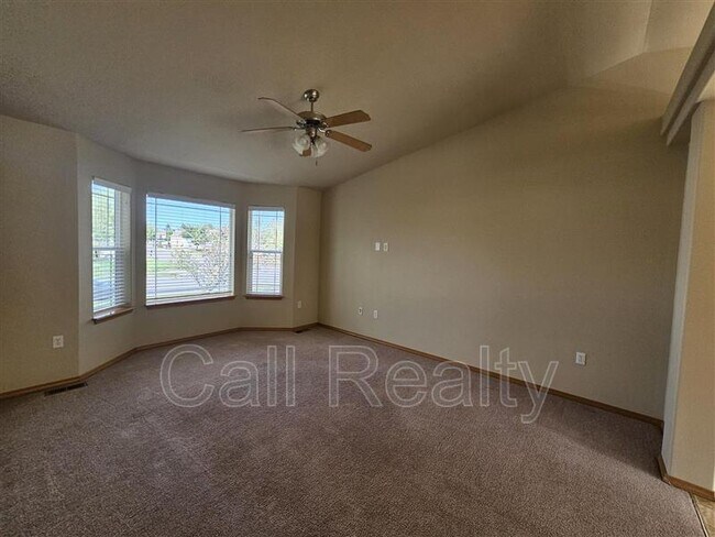 Foto del edificio - 8914 N Oak St