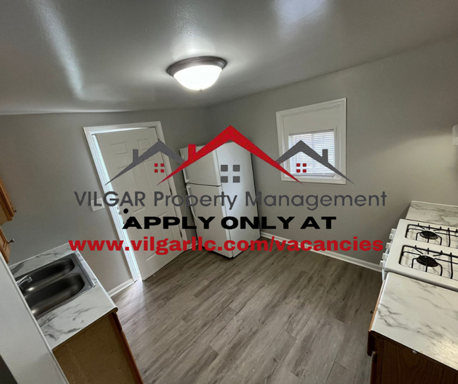 Building Photo - 4855 White Oak Ave