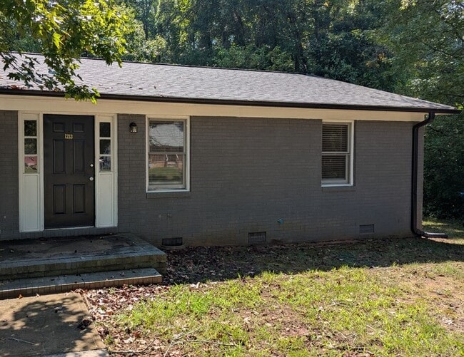 Building Photo - 1213 Old Plank Rd