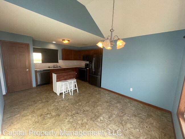 Building Photo - 3 br, 2 bath House - 1690 Midsummer Night ...