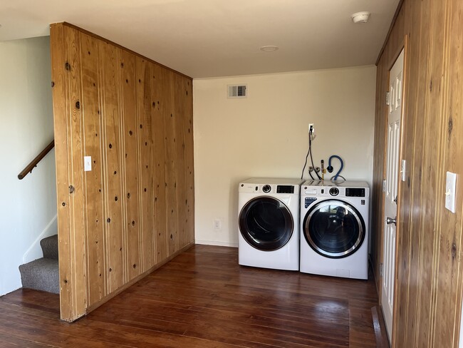 Building Photo - 2505 Mira Vista Dr