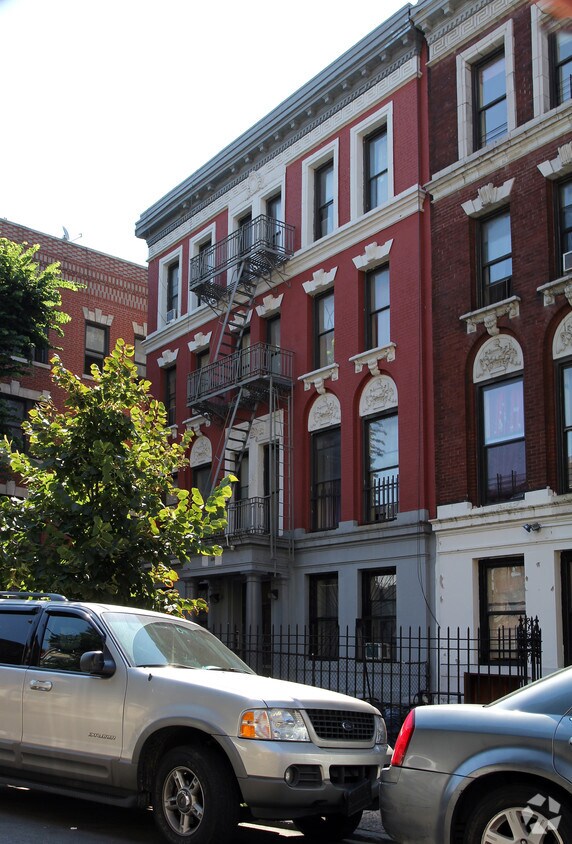 Primary Photo - 174 Woodruff Ave