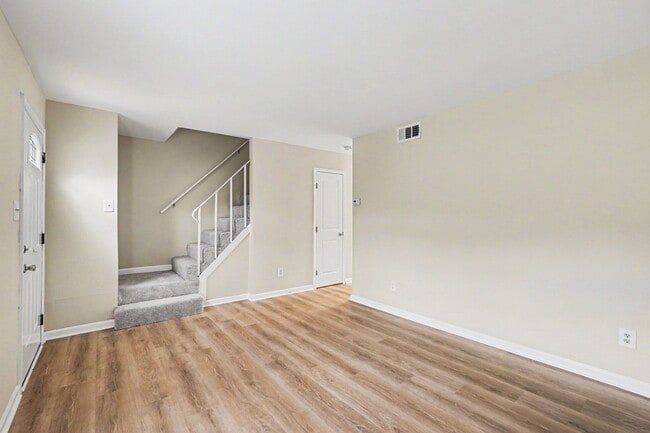 Foto del edificio - Updated 2BR Townhome Minutes from Central Park & Mary Washington Hospital!