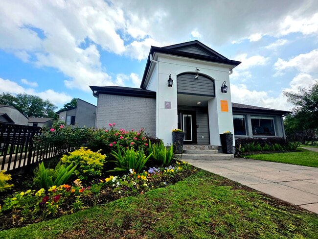 Building Photo - Skylar Pointe