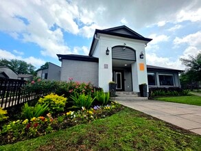 Building Photo - Skylar Pointe