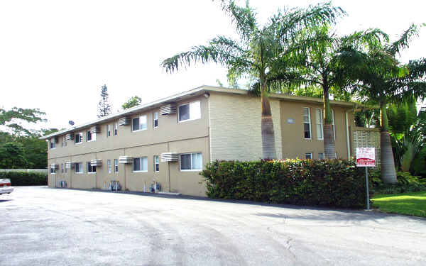 Building Photo - The Twin Oaks
