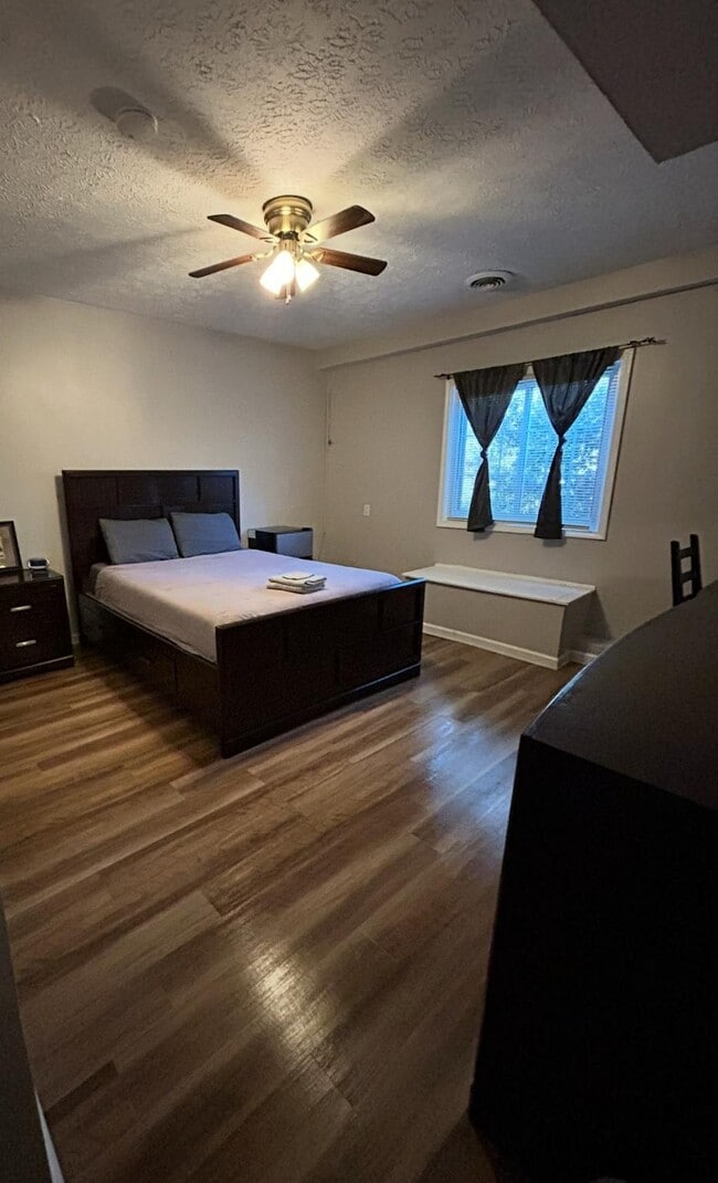 Bedroom - 4859 Post Oak Tritt Rd NE