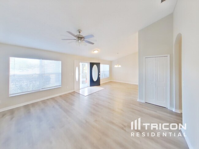 Foto del edificio - 4151 Candler Ave