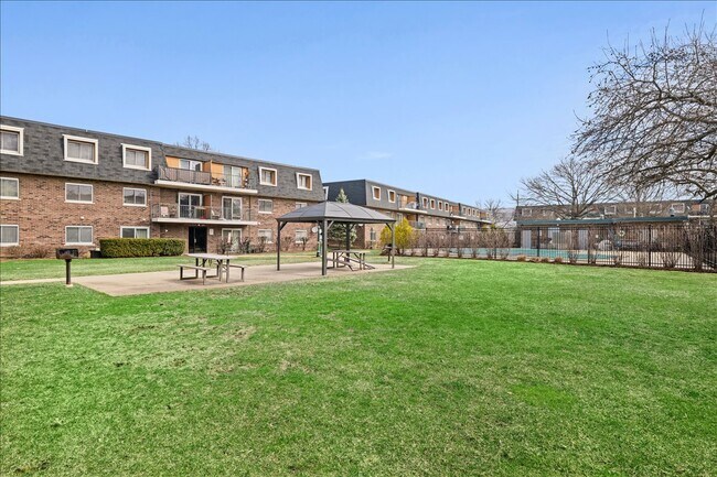 Foto del edificio - 3222 Sanders Rd
