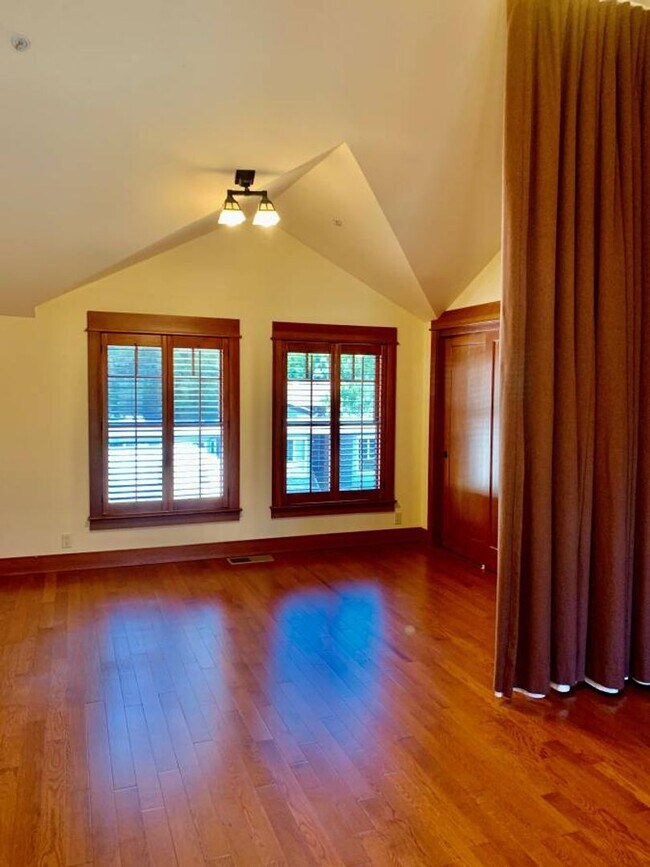 Building Photo - 3 Bedroom/2 Bath Downtown SLO