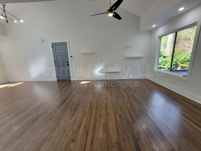 Foto del edificio - 344 W Wieuca Rd NE