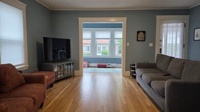 Building Photo - 31 Lawrence St