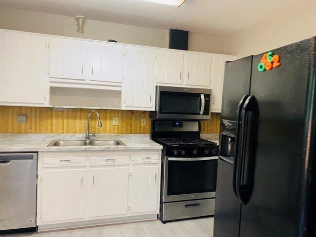 Foto del edificio - 5060 Wycliffe Dr SW