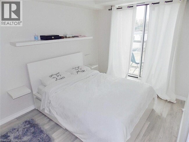 Building Photo - 7 Applewood Ln