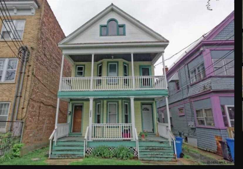 Front of the building - 282 Yates St