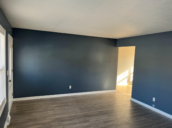 Photo - 405 Mills Ln House