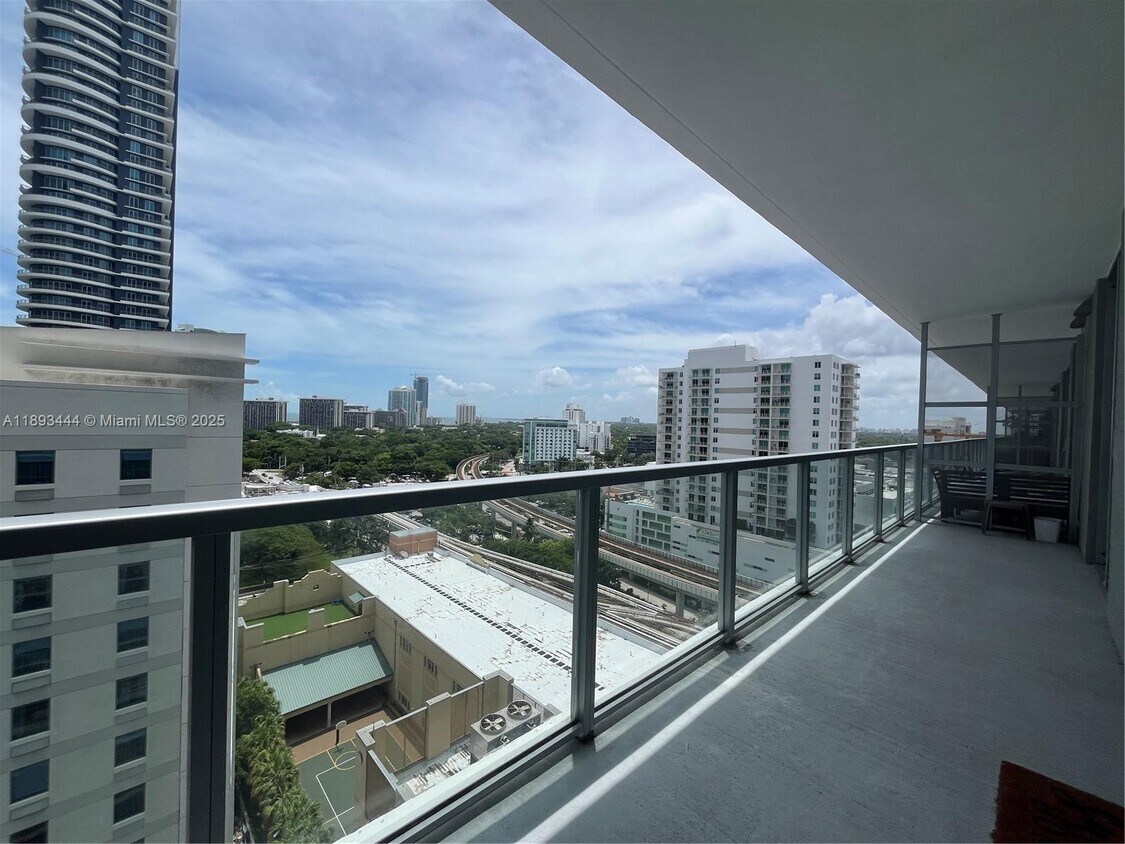 Foto principal - 79 SW 12th St